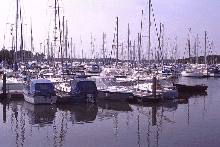 marina.jpg (64197 bytes)